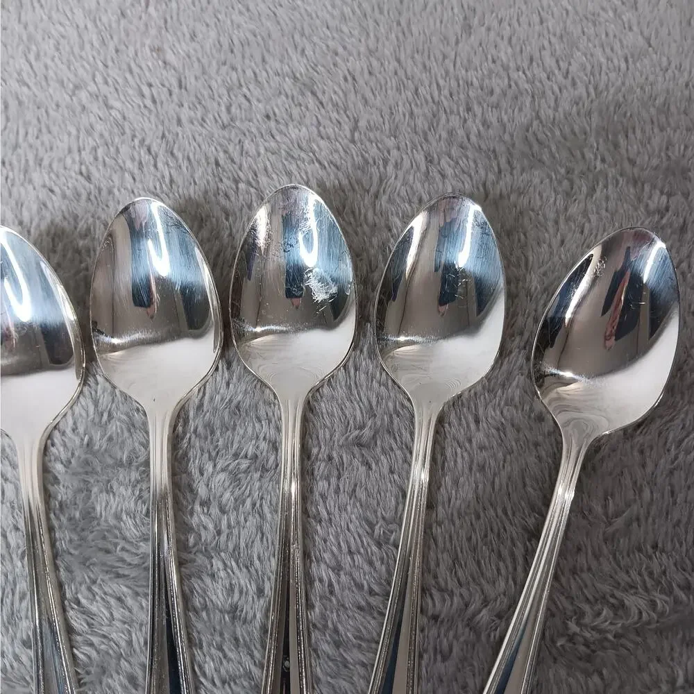 Set of 8 Oneida Silversmiths Silver Plate Clairhill-Fairhill Teaspoons